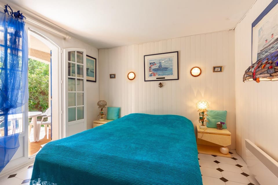 Property building, Living room, Bedroom