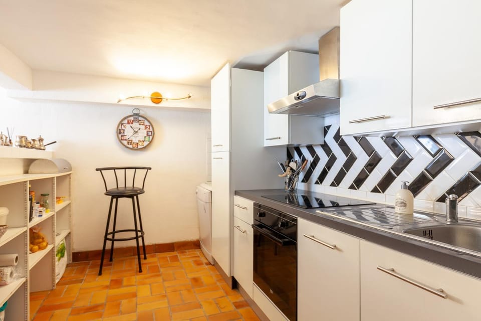 Kitchen or kitchenette, Living room