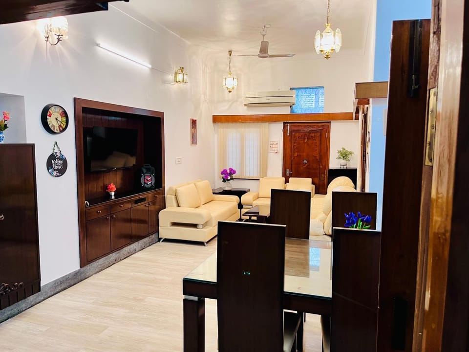 TV and multimedia, Living room, Dining area