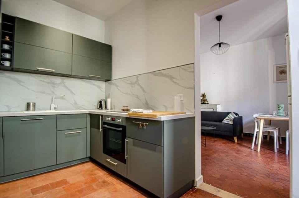 Kitchen or kitchenette, Dining area, dishwasher, oven, stove