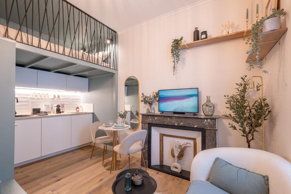TV and multimedia, Living room, Decorative detail, Dining area, Communal kitchen
