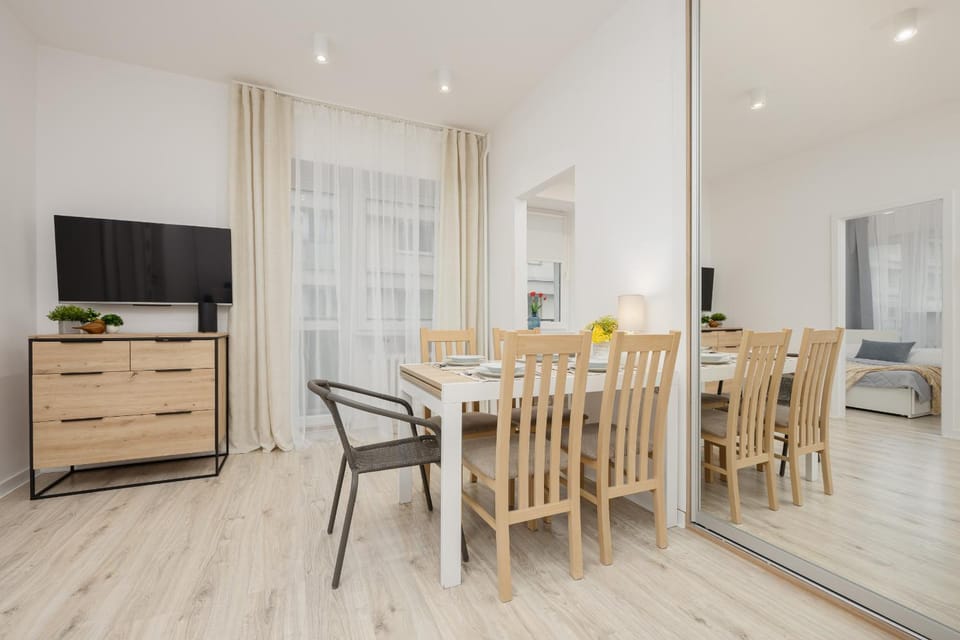 TV and multimedia, Coffee/tea facilities, Living room, Photo of the whole room, Seating area, Dining area