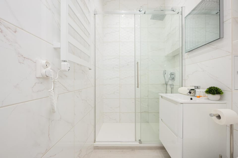 Shower, Bathroom, towels