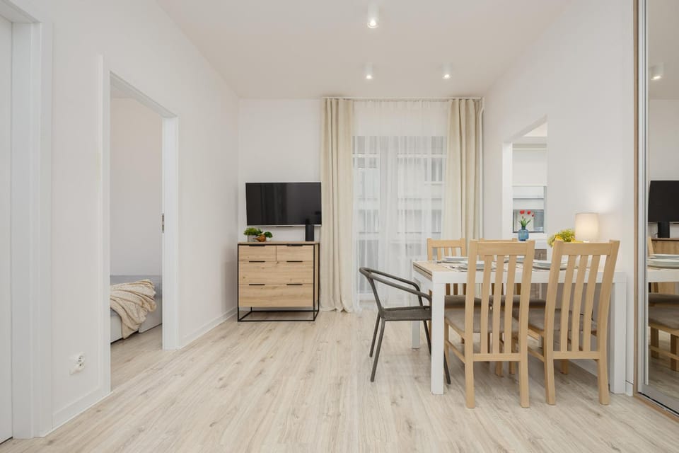 TV and multimedia, Coffee/tea facilities, Kitchen or kitchenette, Living room, Seating area, Dining area