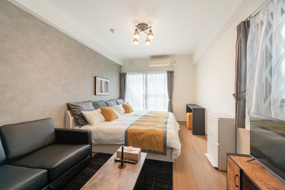 Bed, TV and multimedia, Bedroom