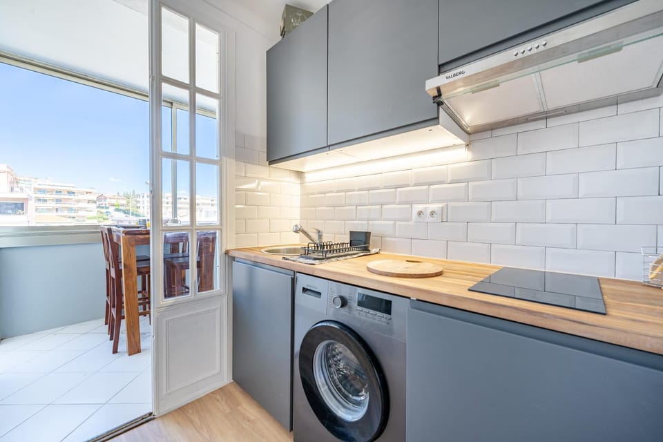 minibar, stove, washing machine