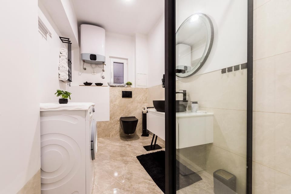 Shower, Toilet, Bathroom, towels