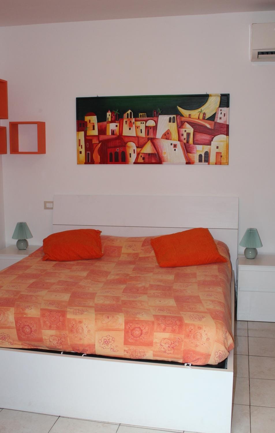 Photo of the whole room, Bedroom