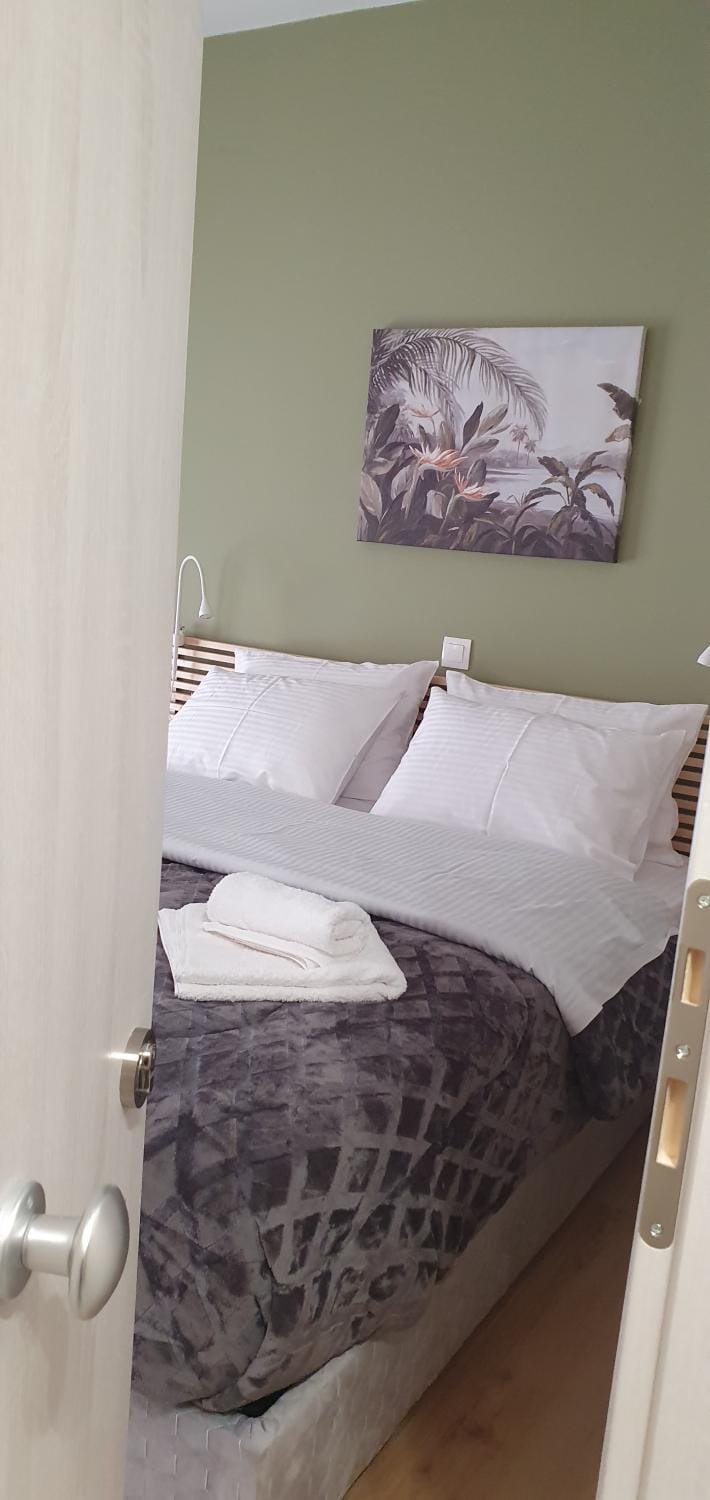 Bed, Bedroom