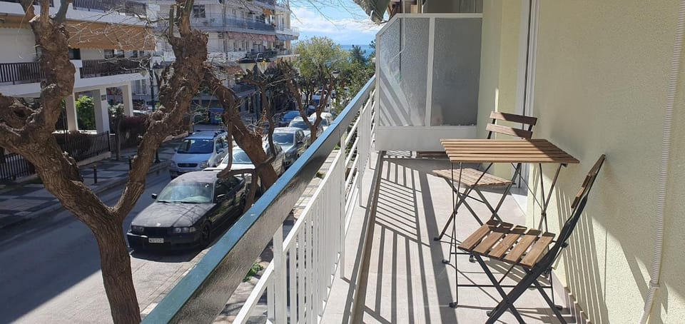Property building, Neighbourhood, Balcony/Terrace, Street view