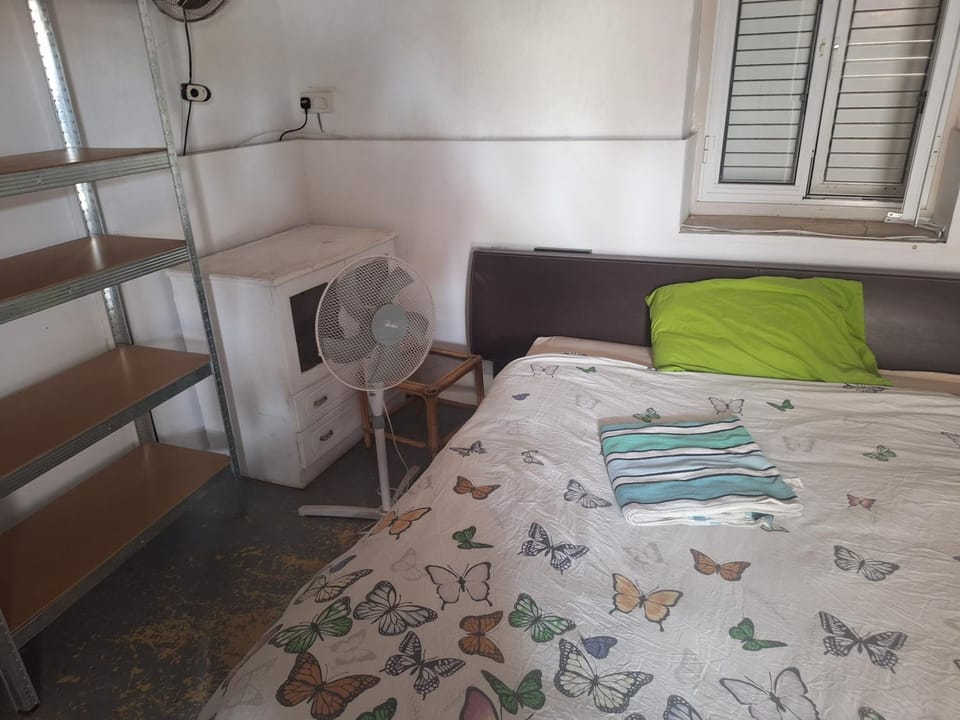 Room with private entrance from outside, traditional house Vacation rental in Larnaca
