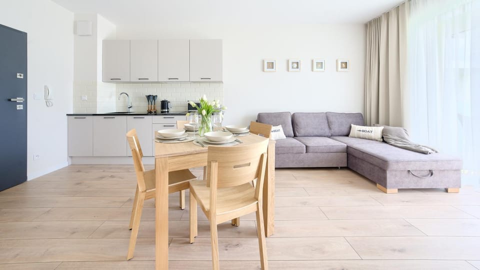 Kitchen or kitchenette, Seating area