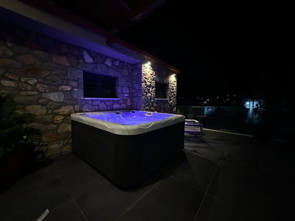 Night, Hot Tub