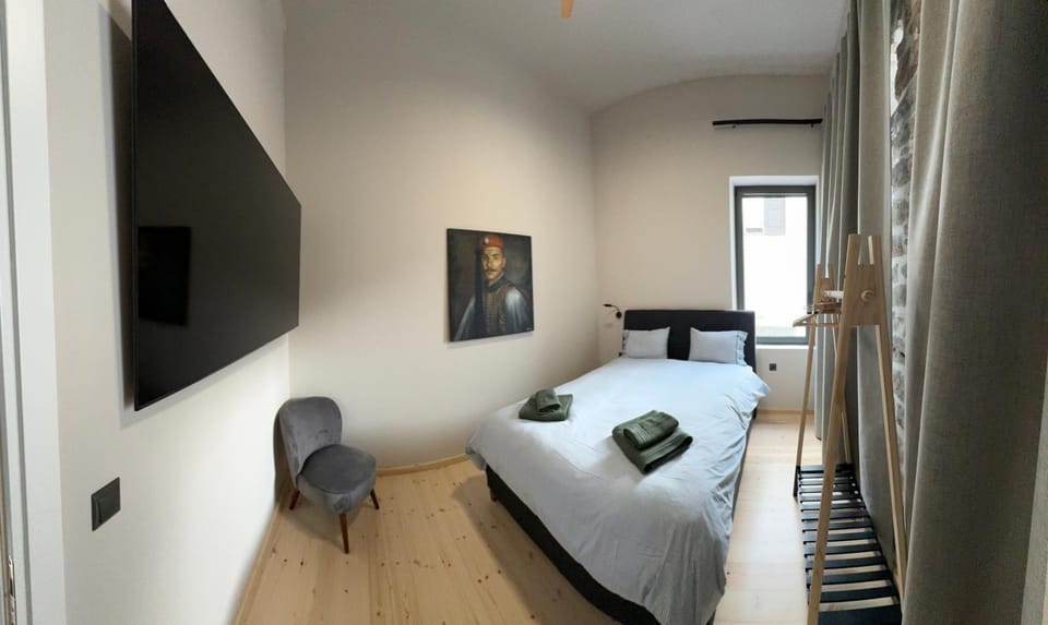TV and multimedia, Photo of the whole room, Bedroom