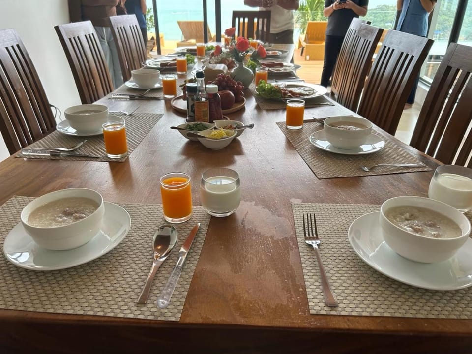 Restaurant/places to eat, Food and drinks, Dining area, Food, Breakfast, Drinks