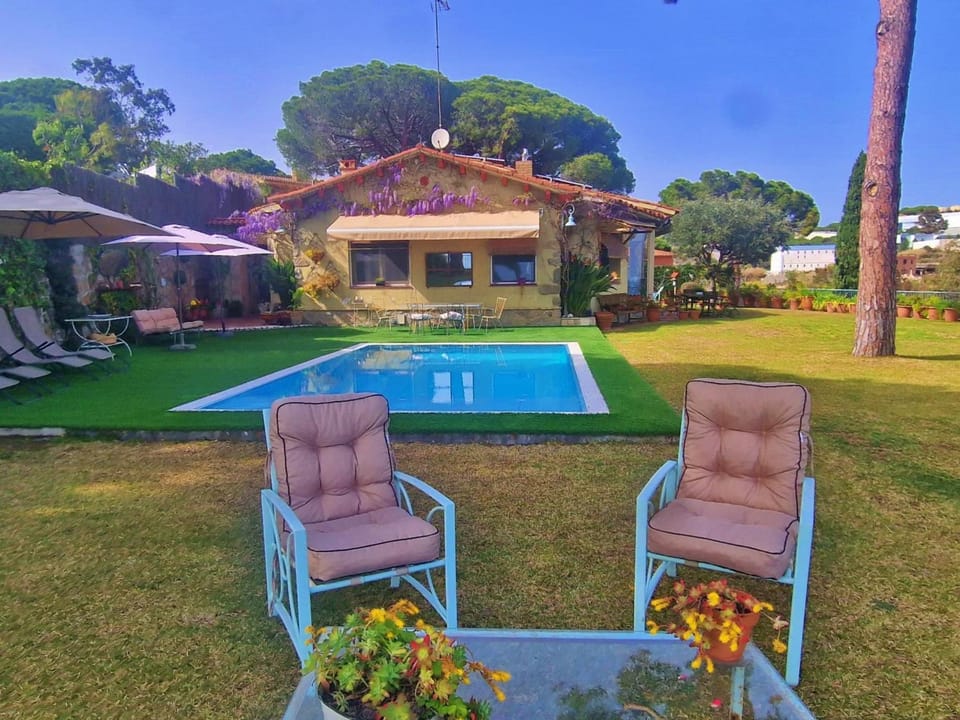 Preciosa casa al borde de un acantilado House in Maresme