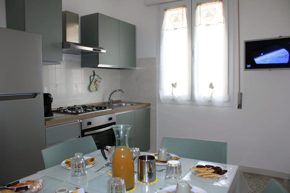 TV and multimedia, Kitchen or kitchenette, Dining area, pet friendly, stove