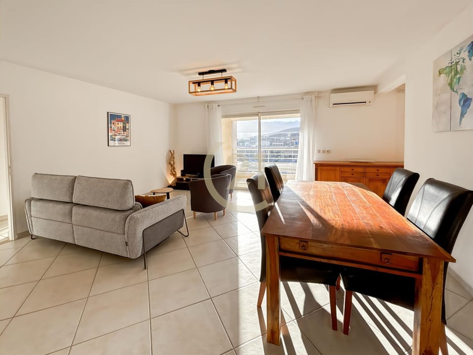Living room, Seating area, Dining area, air conditioner