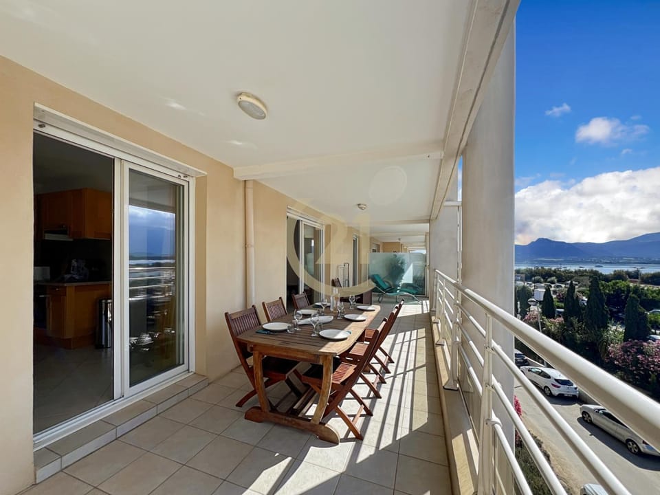Balcony/Terrace, Mountain view