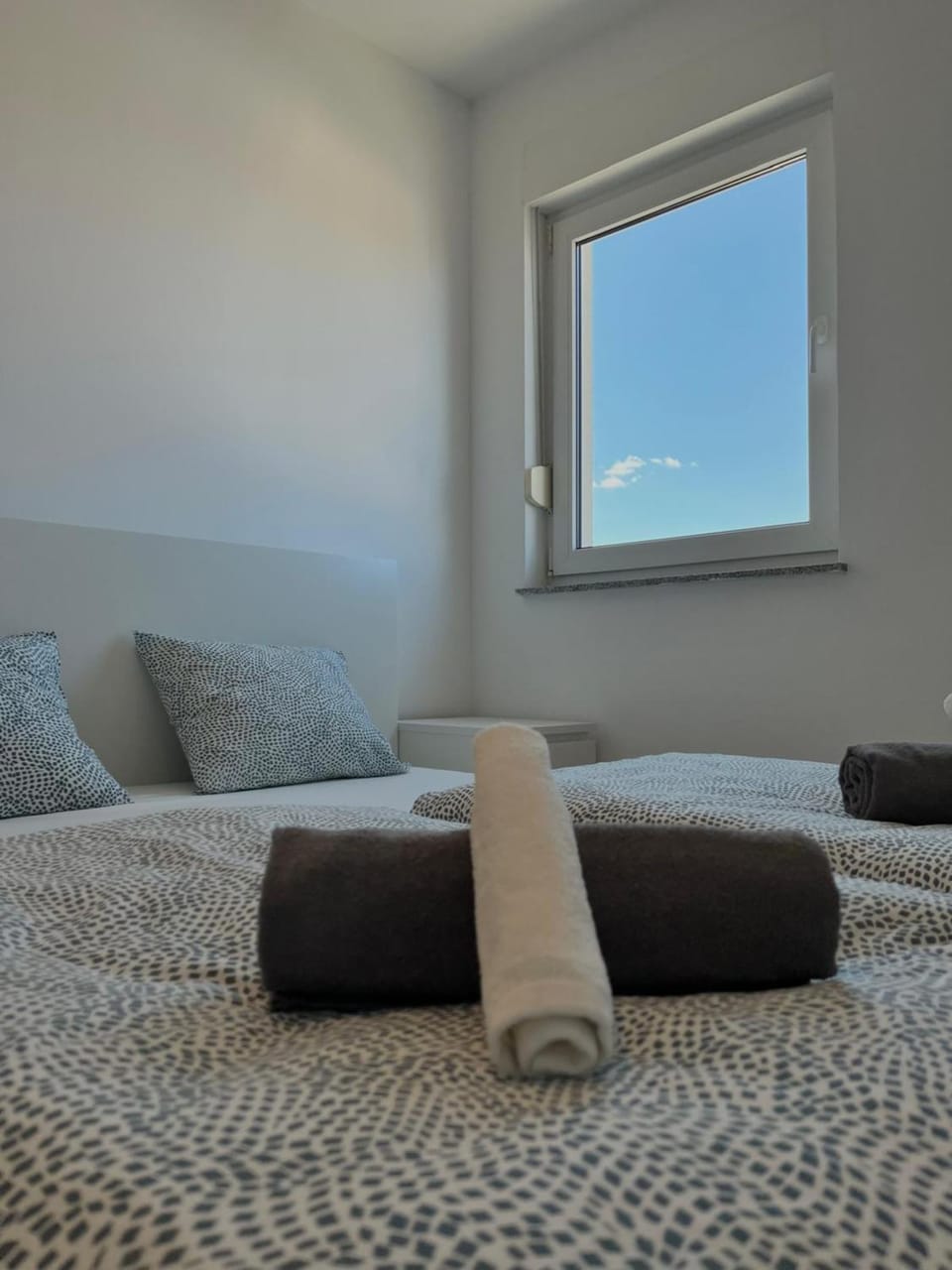 Bed, Living room, Photo of the whole room, Seating area, Bedroom