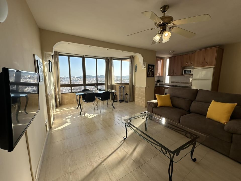 Communal lounge/ TV room, TV and multimedia, Balcony/Terrace, Kitchen or kitchenette, Living room, Photo of the whole room, Dining area