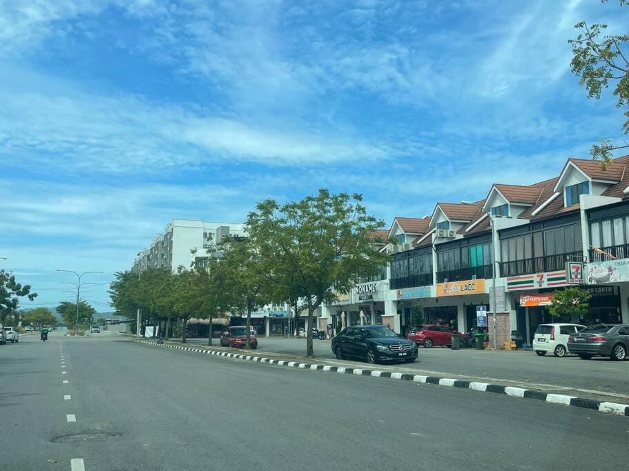 Neighbourhood, Street view