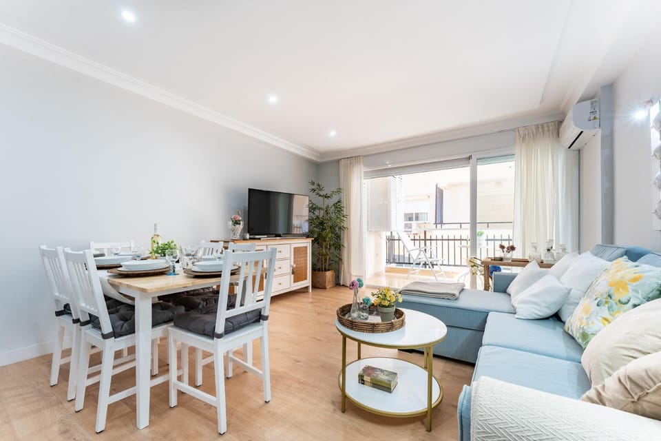 TV and multimedia, Living room, Dining area, air conditioner