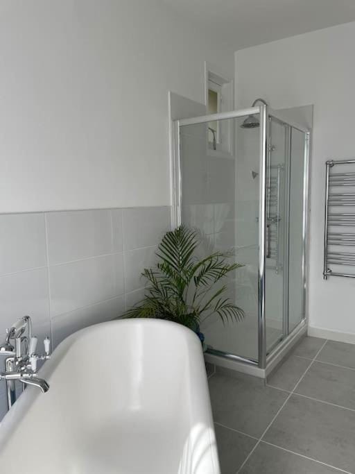 Shower, Bathroom, hair dryier, heating, towels