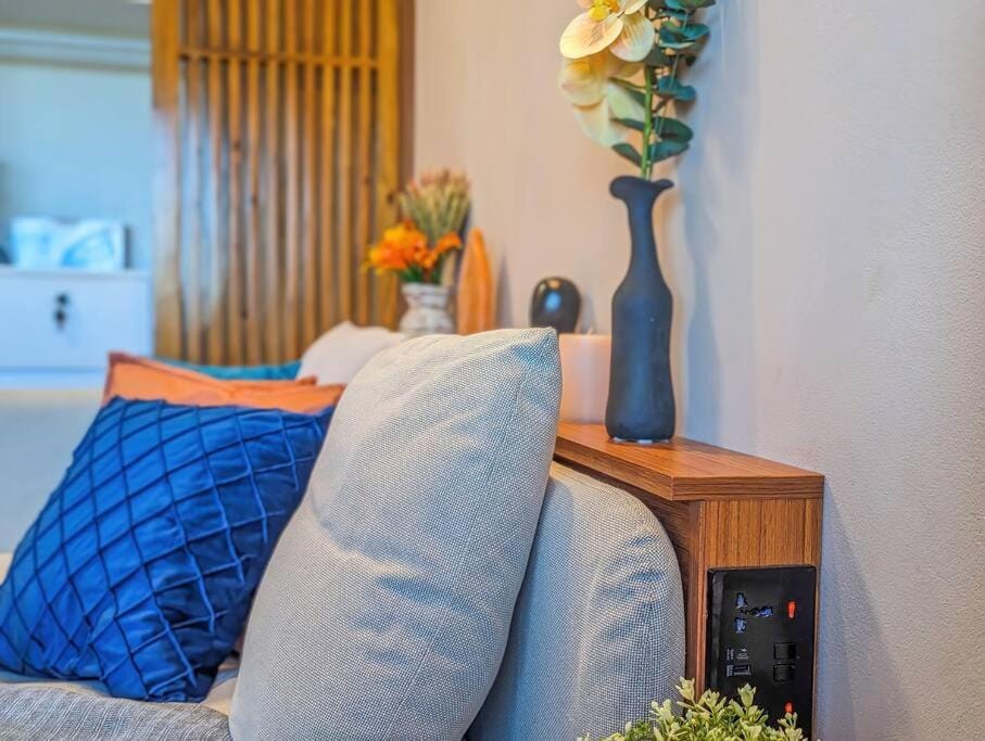 Bright & Stylish Studio Condo in Commonwealth, UP Diliman Apartment in Marikina