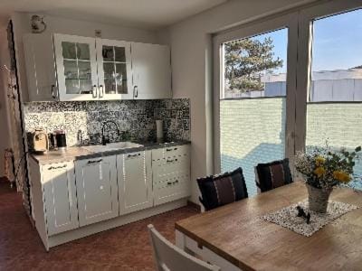 Kitchen or kitchenette, Dining area, dishwasher, stove