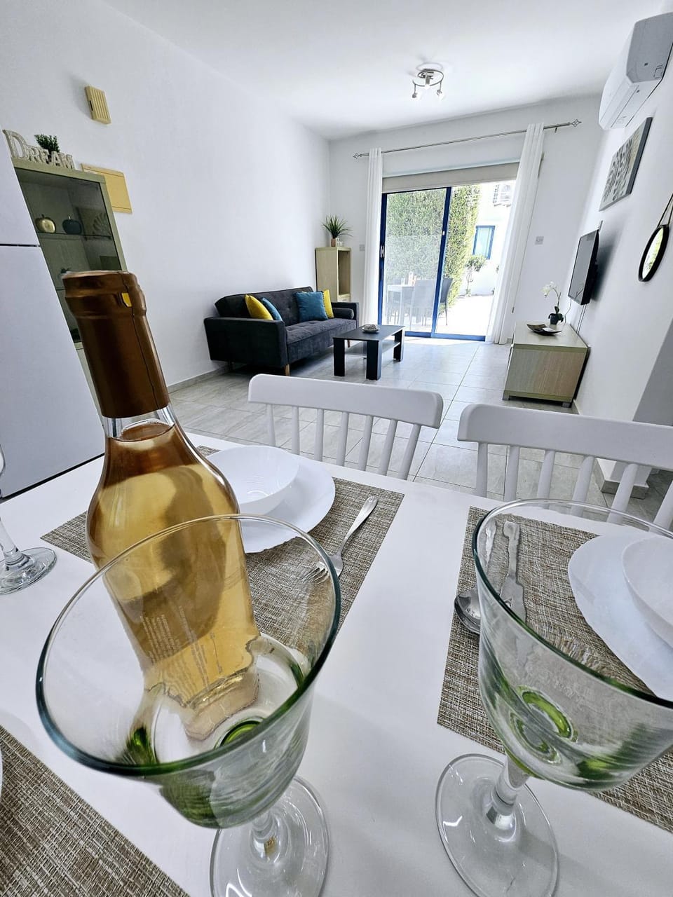 Living room, Seating area, Dining area