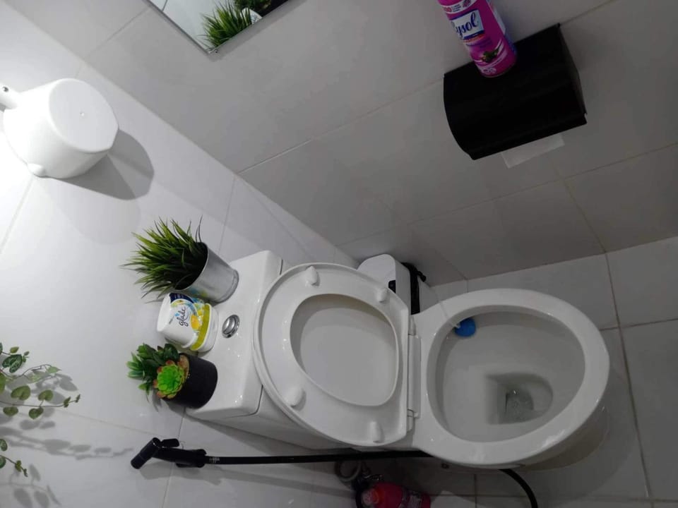 ALABANG STUDIO unit w/ high speed Fiber WIFI Apartment in Muntinlupa