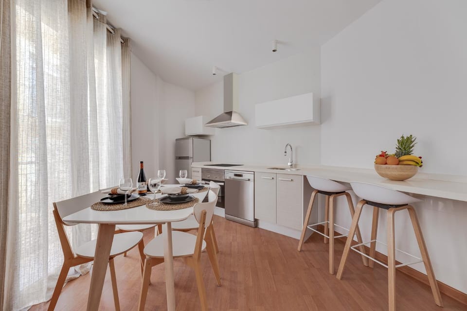 Kitchen or kitchenette, Dining area, dishwasher, minibar, oven, pet friendly, stove, toaster