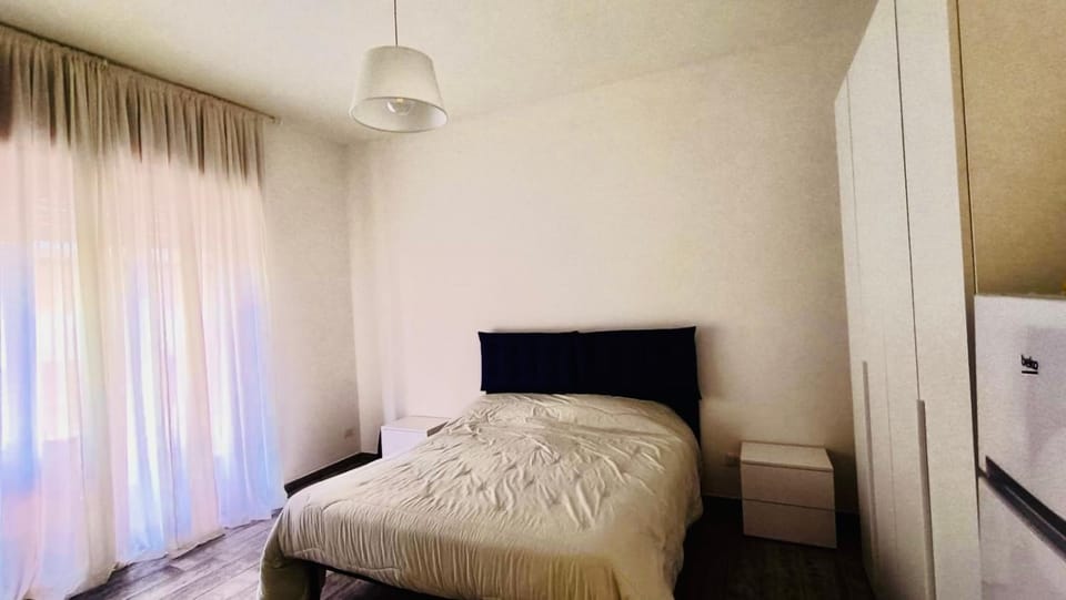 Bed, Photo of the whole room, Bedroom, internet
