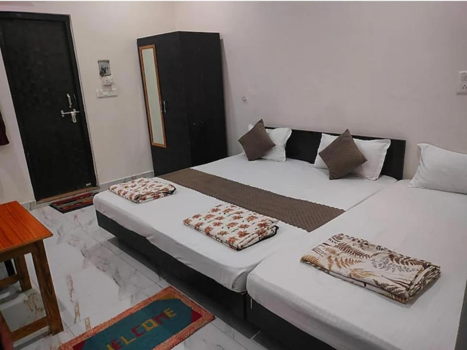 Hotel Shree Rameshwaram Near by Ram Mandir Ayodhya Dham Hotel in Nepal