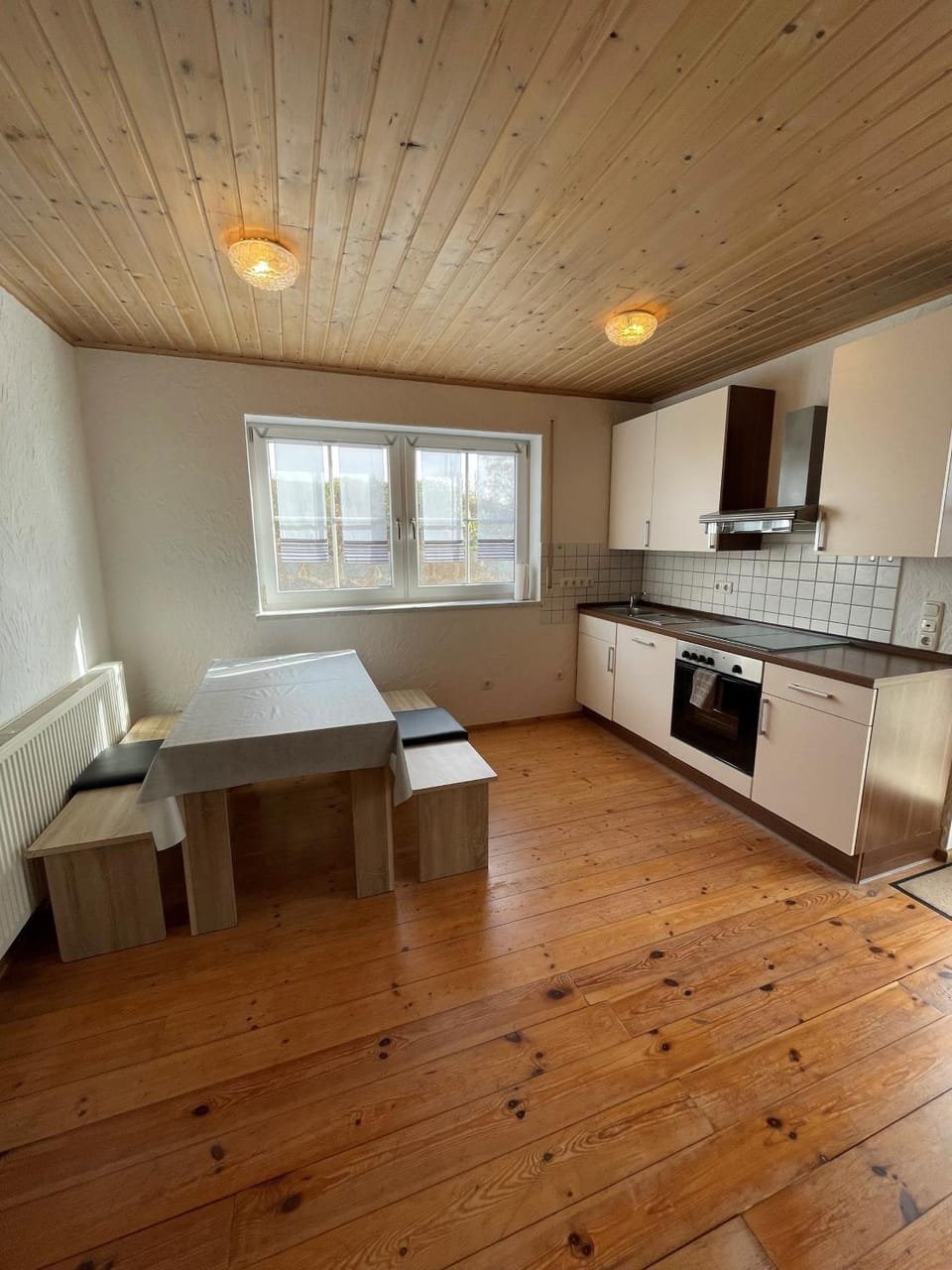 Kitchen or kitchenette, pet friendly, stove