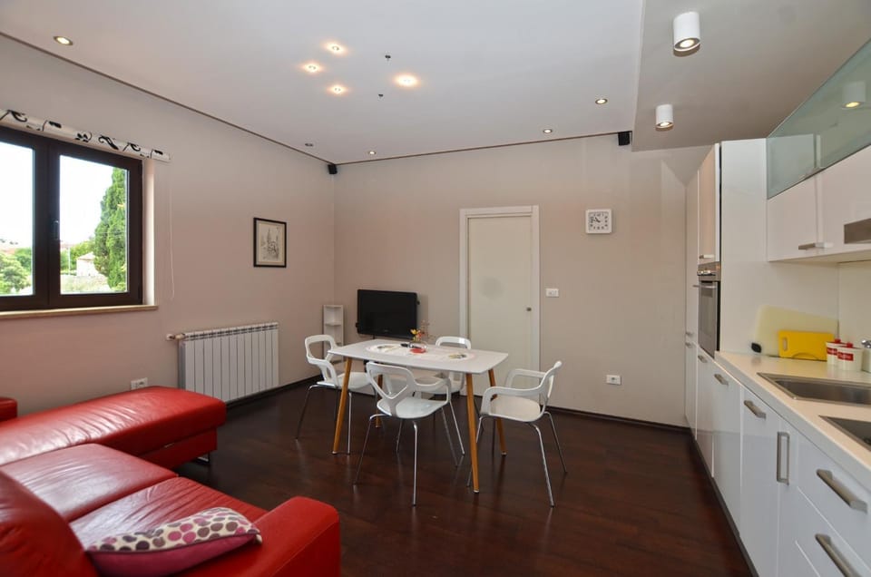 Kitchen or kitchenette, Living room, Seating area