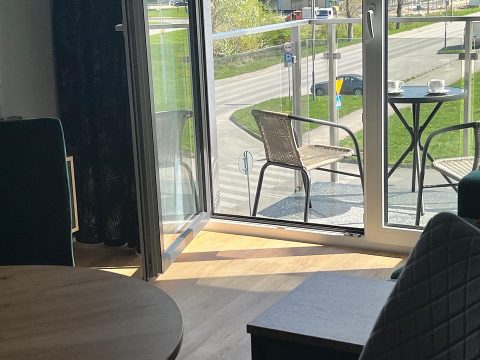 View (from property/room), Balcony/Terrace, Living room