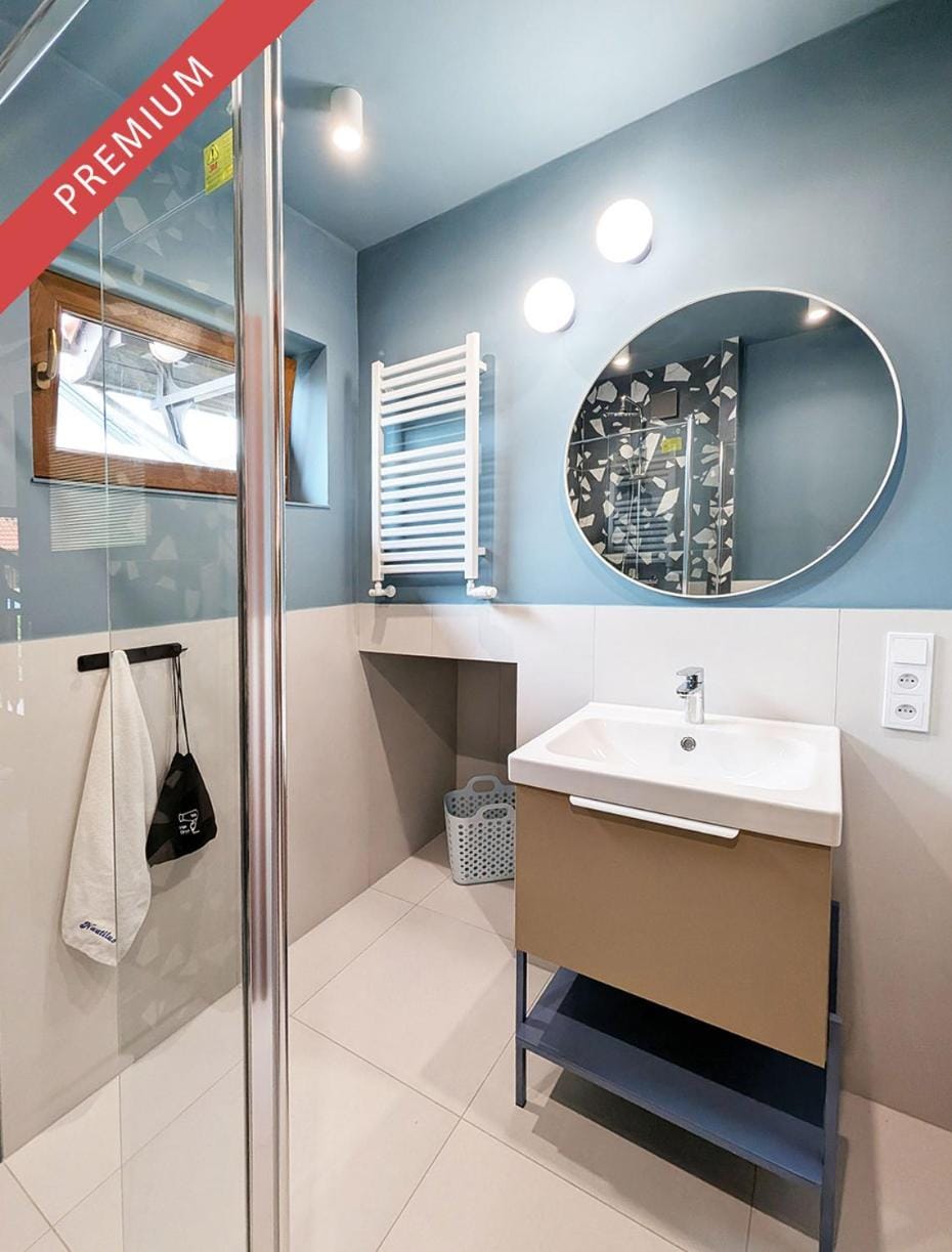 Bathroom, hair dryier, towels