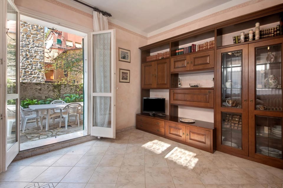 Property building, Kitchen or kitchenette, Living room