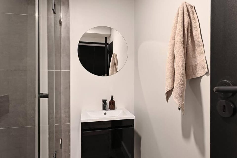 Shower, Bathroom, towels