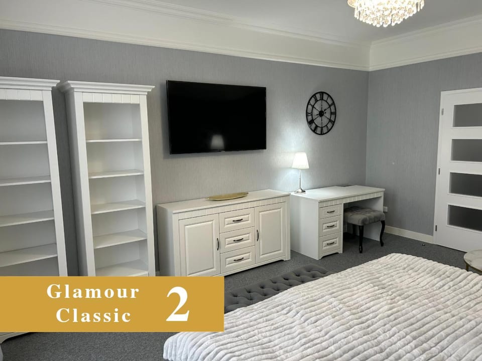 Bed, TV and multimedia, Photo of the whole room, Evening entertainment, Bedroom, wardrobe