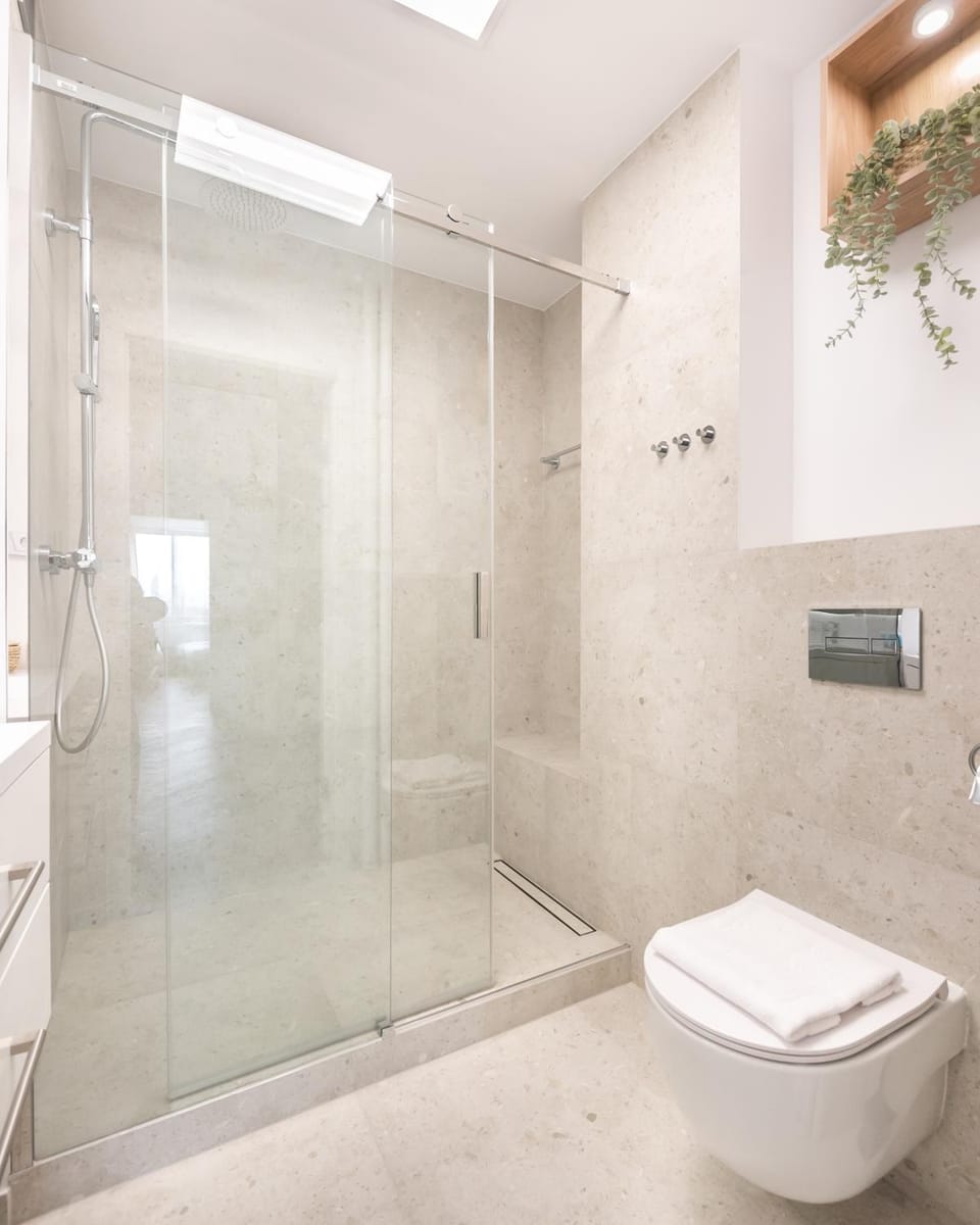 Shower, Toilet, Bathroom, towels