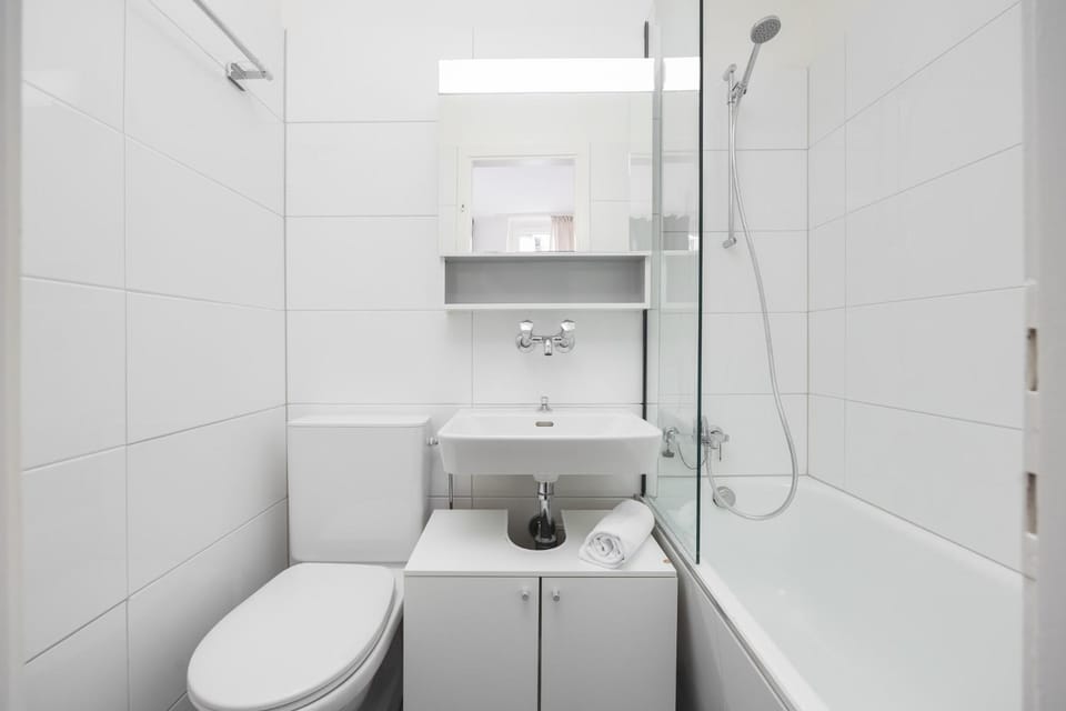 Urban Oasis with Queen Bed and View BE-54 Apartment in Zurich City