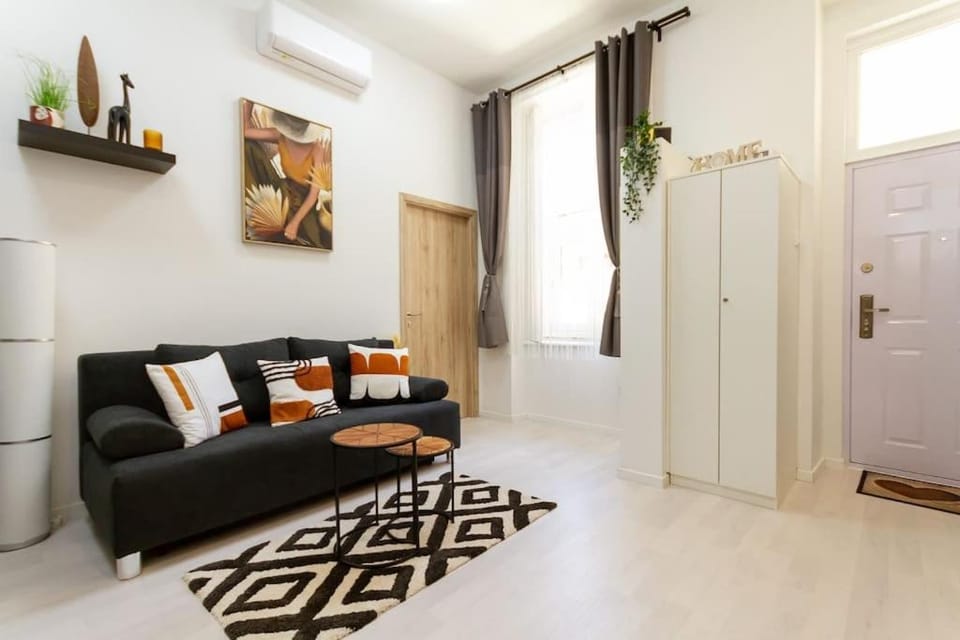 Harmonic Audio Hideaway by NW Apartment in Budapest