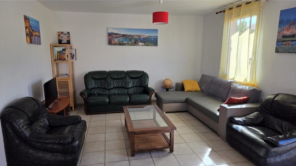 TV and multimedia, Seating area