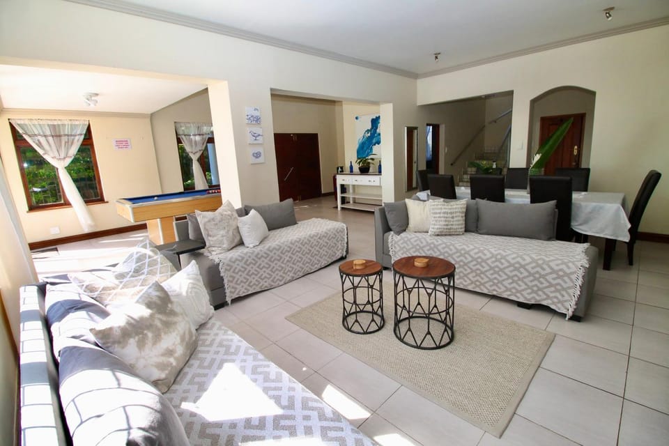 Living room, Photo of the whole room, Seating area