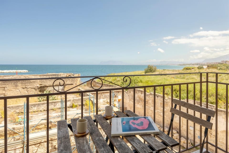 Day, View (from property/room), Balcony/Terrace, Dining area, Sea view