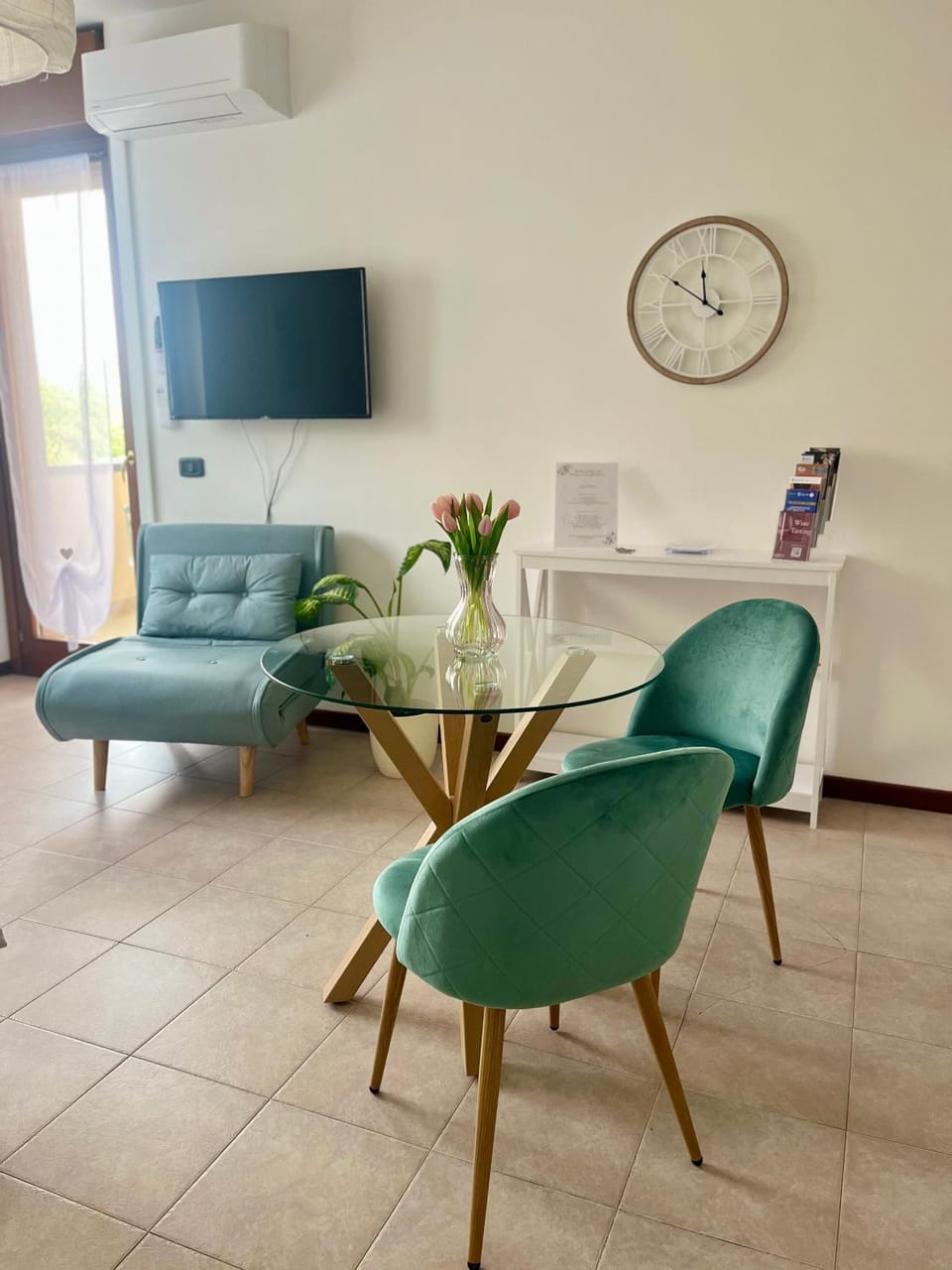 TV and multimedia, Living room, Dining area