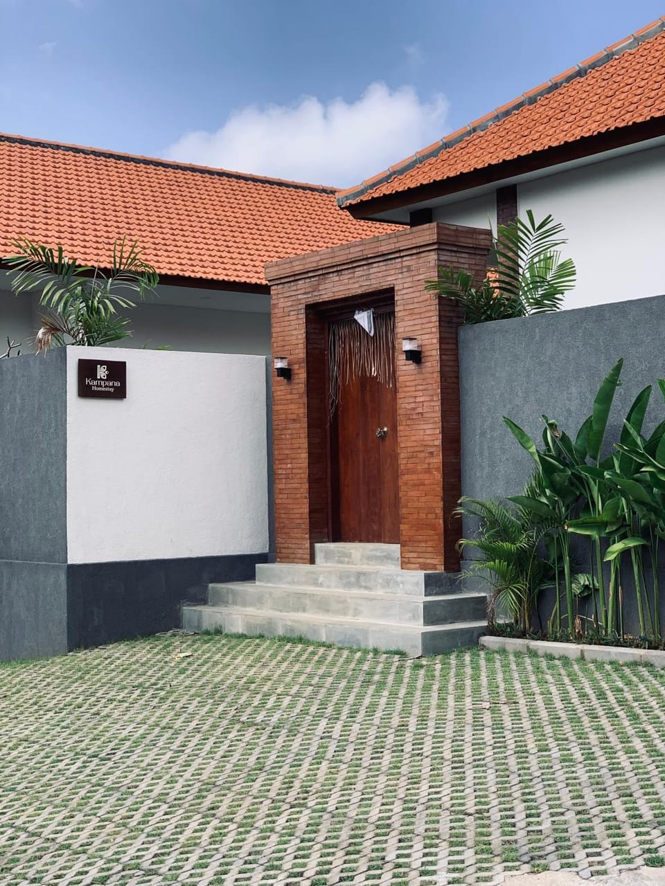 Property building, Facade/entrance, Parking